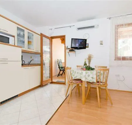 Marianne Apartment Vinkuran