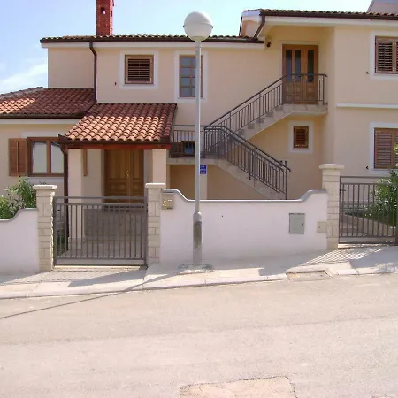 Marianne Apartment Vinkuran